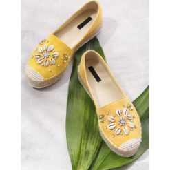 Żółte Espadryle Credential. Żółte espadryle damskie Born2be, z aplikacjami, bez obcasa, na płaskiej podeszwie. Za 59,99 zł.