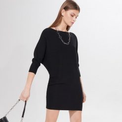 Swetrowa mini sukienka - Czarny. Czarne sukienki damskie Mohito, s, mini. Za 119,99 zł.