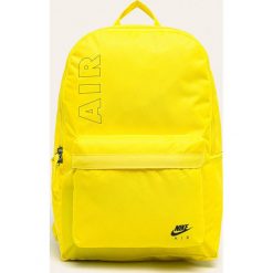 Nike - Plecak. Żółte plecaki damskie Nike, z nadrukiem, z poliesteru. Za 119,90 zł.