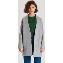 Lekki płaszcz - Jasny szary. Szare płaszcze damskie Cropp, s, bez wzorów. Za 159,99 zł.