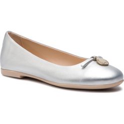 Baleriny EMPORIO ARMANI - XXD001 XON04 00520 Silver. Szare baleriny damskie Emporio Armani, bez wzorów, ze skóry, bez obcasa. W wyprzedaży za 639,00 zł.
