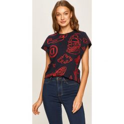 Desigual - T-shirt. Niebieskie bluzki damskie Desigual, s, z aplikacjami, z bawełny, casualowe, z okrągłym kołnierzem. W wyprzedaży za 199,90 zł.