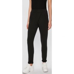Answear - Spodnie. Czarne spodnie damskie ANSWEAR, s, bez wzorów, z elastanu. W wyprzedaży za 59,90 zł.