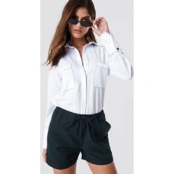 NA-KD Classic Szorty z troczkiem - Blue. Niebieskie szorty damskie NA-KD Classic, bez wzorów. Za 121,95 zł.
