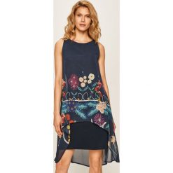 Desigual - Sukienka. Niebieskie sukienki damskie Desigual, na co dzień, s, z aplikacjami, z poliesteru, z okrągłym kołnierzem, bez rękawów, mini, proste. W wyprzedaży za 199,90 zł.