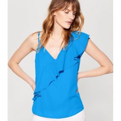 Top z ozdobną falbaną - Niebieski. Niebieskie t-shirty damskie marki Mohito. W wyprzedaży za 49,99 zł.