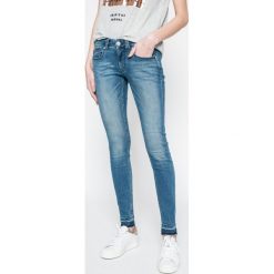 Tommy Jeans - Jeansy Sophie. Niebieskie jeansy damskie rurki marki Tommy Jeans, z bawełny, z obniżonym stanem. Za 449,90 zł.