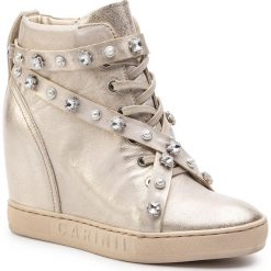 Sneakersy CARINII - B5048 F76-000-000-B88. Żółte półbuty damskie Carinii, bez wzorów, ze skóry, bez obcasa, na koturnie, bez zapięcia. W wyprzedaży za 299,00 zł.