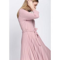 Jasnoróżowa Sukienka Pleated Belted. Szare sukienki hiszpanki Born2be, s, midi. Za 89,99 zł.