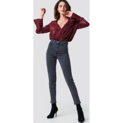 NA-KD Trend Jeansy slim z wysokim stanem - Grey. Szare spodnie damskie z wysokim stanem marki NA-KD Trend, z jeansu, z podwyższonym stanem. Za 202,95 zł.