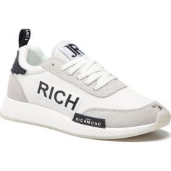 Sneakersy JOHN RICHMOND - JR2/M A Perla. Białe sneakersy męskie John Richmond, na co dzień, bez wzorów, ze skóry, klasyczne, bez zapięcia. W wyprzedaży za 499,00 zł.