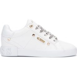 Guess Puxly Tenisówki Biały. Białe trampki i tenisówki damskie Guess, z aplikacjami, ze skóry, bez zapięcia. Za 523,95 zł.