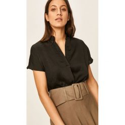 Answear - Bluzka. Czarne bluzki damskie ANSWEAR, s, bez wzorów, z wiskozy, bez kołnierzyka, z krótkim rękawem. W wyprzedaży za 59,90 zł.