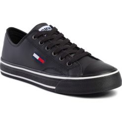 Trampki Tommy Jeans Leather City Sneaker EN0EN00746. Czarne półbuty damskie Tommy Jeans, bez wzorów, z jeansu, bez obcasa, bez zapięcia. W wyprzedaży za 299,00 zł.