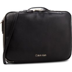 Torba na laptopa CALVIN KLEIN - Frame Laptop Bag K60K604450 001. Czarne torby na laptopa marki Calvin Klein, ze skóry ekologicznej. Za 649,00 zł.