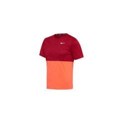 Czerwono-pomarańczowa koszulka męska Nike Breathe. Czerwone koszulki męskie m, bez wzorów, z poliesteru, bez kołnierzyka, bez rękawów. Za 79,90 zł.