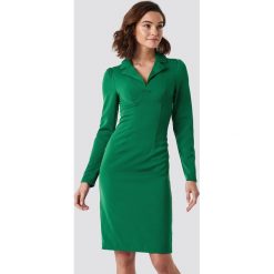 NA-KD Trend Sukienka midi z detalami - Green. Zielone sukienki damskie marki NA-KD Trend, bez wzorów, bez kołnierzyka, z długim rękawem, długie, midi. W wyprzedaży za 48,78 zł.