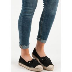 ESPADRYLE Z KWIATAMI. Espadryle damskie Merg, bez wzorów, z zamszu, bez obcasa. Za 89,90 zł.
