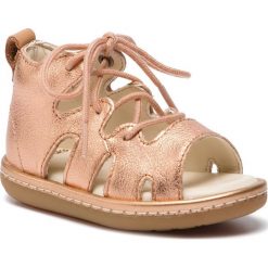 Sandały CLARKS - Skylark Fly T 261405746 Bronze. Żółte sandały dziewczęce Clarks, ze skóry ekologicznej, bez zapięcia. Za 199,00 zł.