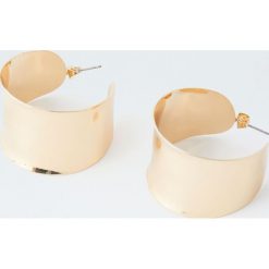 Duże kolczyki koła. Żółte kolczyki damskie Pull&Bear. Za 24,90 zł.