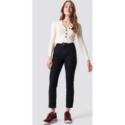 NA-KD Trend Jeansy z klasycznym wykończeniem - Black. Czarne spodnie z wysokim stanem NA-KD Trend, z denimu. Za 161,95 zł.
