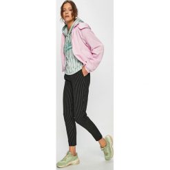 Tommy Hilfiger - Kurtka. Żółte kurtki damskie TOMMY HILFIGER, s, bez wzorów, z poliesteru, krótkie. W wyprzedaży za 499,90 zł.