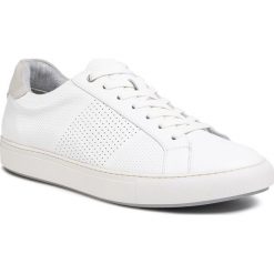 Sneakersy DIGEL - Shark 1109748 80. Białe sneakersy męskie Digel, na co dzień, bez wzorów, ze skóry, klasyczne, bez zapięcia. W wyprzedaży za 349,00 zł.