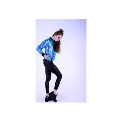 Bomber jacket z metalicznej dzianiny Morski hologram. Niebieskie bluzy damskie marki Sthorm, s, bez wzorów, z bawełny, bez rękawów, bez kaptura. Za 359,00 zł.