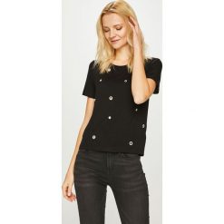 Guess Jeans - Top Eyelets. Czarne bluzki damskie Guess Jeans, s, z aplikacjami, z elastanu, z okrągłym kołnierzem. W wyprzedaży za 179,90 zł.