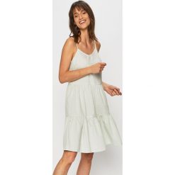Vero Moda - Sukienka. Zielone sukienki damskie Vero Moda, na co dzień, s, bez wzorów, z bawełny, casualowe, bez kołnierzyka, bez rękawów, mini, rozkloszowane. W wyprzedaży za 69,90 zł.