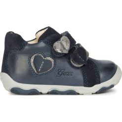 Geox buty zimowe dziewczęce New Balu 20 niebieskie. Niebieskie buty dziewczęce zimowe Geox, bez zapięcia. Za 259,00 zł.
