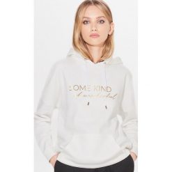 Sportowa bluza z kapturem - Kremowy. Białe bluzy sportowe damskie Mohito, s, bez wzorów, bez rękawów, z kapturem. Za 99,99 zł.