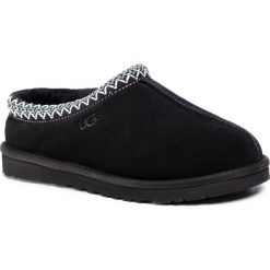 Kapcie UGG - M Tasman 5950 Blk. Czarne klapki męskie Ugg, bez wzorów, z wełny. Za 479,00 zł.