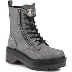 Trapery GUESS - Tanner2 FL5TN2 FAM10 BLACK. Szare trapery damskie Guess, ze skóry ekologicznej, klasyczne, bez obcasa, bez zapięcia. Za 879,00 zł.