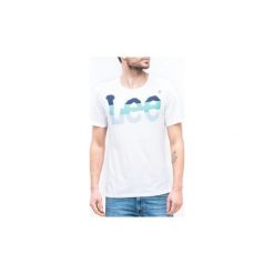 T-shirty z krótkim rękawem Lee ® T-shirt Seasonal Logo Tee 60PAI12. Białe t-shirty męskie Lee, xl, bez wzorów, bez kołnierzyka, krótkie. Za 109,00 zł.