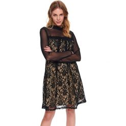 Sukienka z koronkową wstawką. Czarne sukienki damskie Top Secret, na zimę, w koronkowe wzory, z materiału, eleganckie, ze stójką, bez rękawów, midi. Za 149,99 zł.