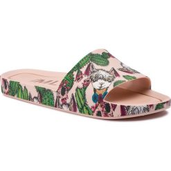 Klapki MELISSA - Beach Slide 3Db IV Ad 32540 Pink/Green 51493. Różowe klapki damskie Melissa, bez wzorów, z tworzywa sztucznego, bez obcasa. W wyprzedaży za 229,00 zł.
