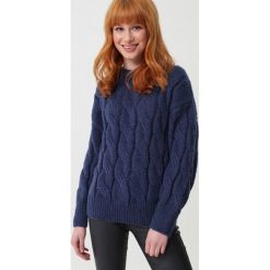 Granatowy Sweter Buttermilk. Niebieskie swetry damskie Born2be, na zimę, m, bez wzorów, z dzianiny, z długim rękawem, długie, bez kaptura. Za 199,99 zł.