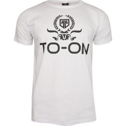 Biała Bawełniana Koszulka z Napisem, Nadrukiem -TO-ON- Krótki Rękaw, T-shirt, Casualowa TSTOONbialanapis. Białe koszulki męskie TO-ON, na lato, z nadrukiem, z elastanu, casualowe, bez kołnierzyka, krótkie. Za 45,00 zł.