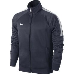 Nike Team Club Trainer 658683-451. Bluzy męskie Nike, m, bez wzorów, z poliesteru, bez kołnierzyka, bez rękawów, bez kaptura. W wyprzedaży za 179,99 zł.