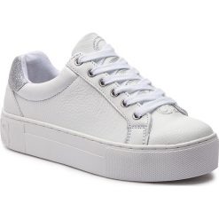 Sneakersy GUESS - FLMEL4 LEA12 WHITE. Białe sneakersy damskie Guess, z materiału. Za 489,00 zł.