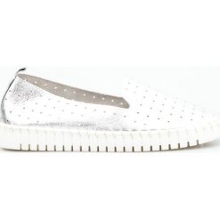 Espadryle damskie skórzane ażurowe srebrne Sempre. Szare espadryle damskie Sempre, bez wzorów, bez obcasa. W wyprzedaży za 199,00 zł.