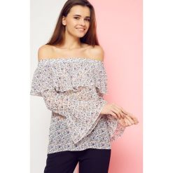 Bluzka w kwiaty z dekoltem carmen Cocomore Boutiqe biała. Białe bluzki dziewczęce z długim rękawem Yups, w kwiaty, z falbankami. Za 90,93 zł.