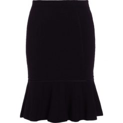Emporio Armani Spódnica ołówkowa black. Czarne spódniczki ołówkowe Emporio Armani, z elastanu. W wyprzedaży za 911,20 zł.