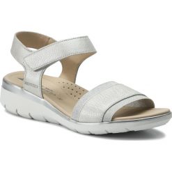 Sandały MEPHISTO - Konie K4522 Off White. Białe klapki damskie Mephisto, bez wzorów, ze skóry, bez obcasa, na obcasie. W wyprzedaży za 479,00 zł.