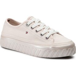 Tenisówki TOMMY HILFIGER - Outsole Detail Flatform Sneaker FW0FW04134 Silver Peony 658. Różowe półbuty damskie TOMMY HILFIGER, bez wzorów, z gumy, bez zapięcia. Za 359,00 zł.
