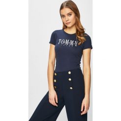 Tommy Jeans - Top. Niebieskie bluzki damskie Tommy Jeans, s, z nadrukiem, z bawełny, casualowe, z okrągłym kołnierzem. W wyprzedaży za 99,90 zł.