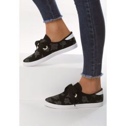 Czarne Tenisówki Rebiting. Czarne trampki i tenisówki damskie Born2be, z aplikacjami, bez zapięcia. Za 39,99 zł.