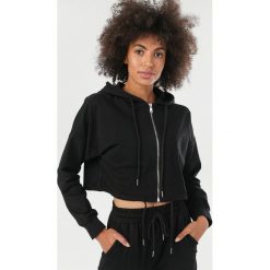 Czarna Bluza Ynisevera. Czarne bluzy damskie Born2be, s, bez wzorów, bez rękawów, bez kaptura. Za 109,99 zł.