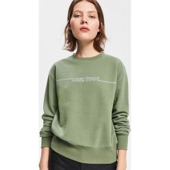 Bluza z napisem - Zielony. Zielone bluzy damskie Reserved, s, z napisami, bez rękawów, bez kaptura. Za 69,99 zł.
